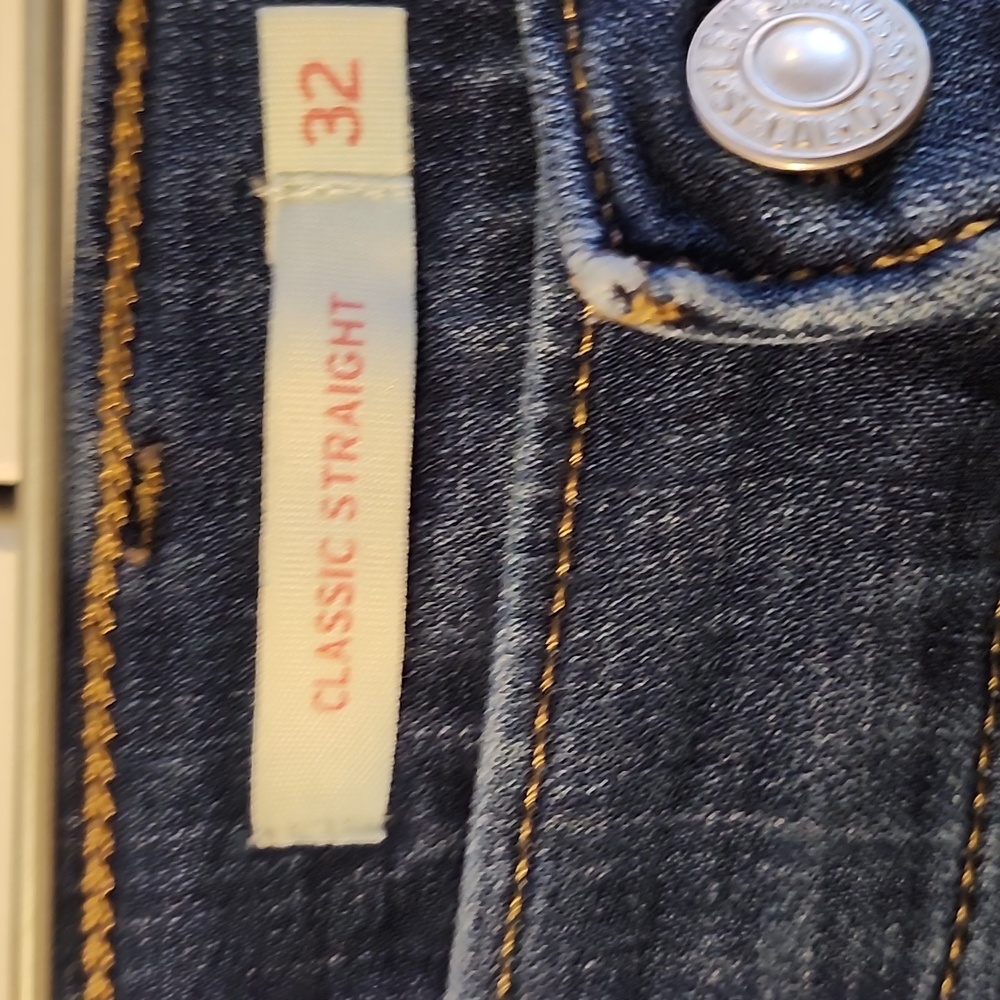 Levis - Picture 2 of 4